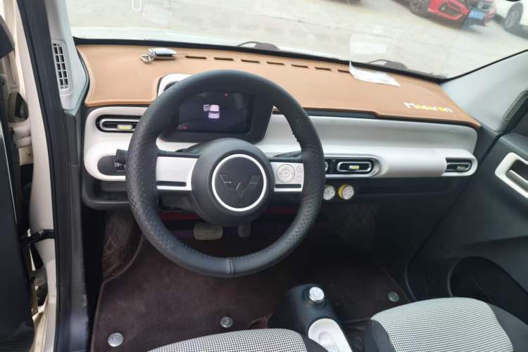 Used Wuling Hongguang MINIEV 2024 3rd Generation 215km Youth Edition Center Console