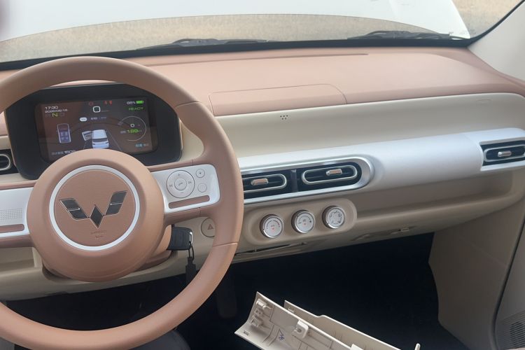 Used Wuling Hongguang MINIEV 2024 3rd Generation 215km Youth Edition Center Console