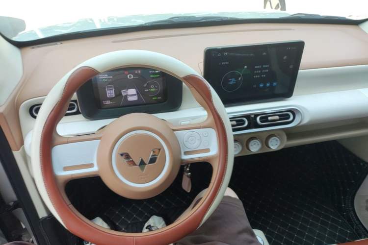 Used Wuling Hongguang MINIEV 2024 3rd Generation 215km Youth Edition Center Console