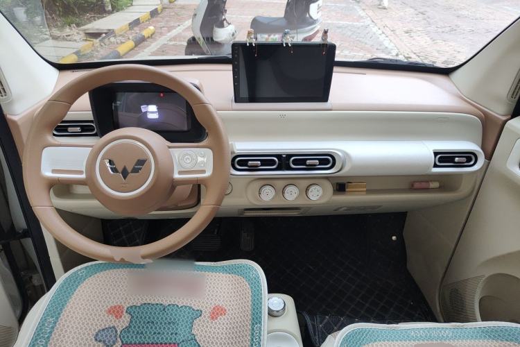 Used Wuling Hongguang MINIEV 2024 3rd Generation 215km Youth Edition Center Console