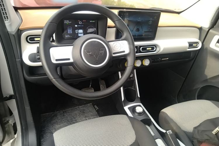 Used Wuling Hongguang MINIEV 2024 3rd Generation 215km Youth Edition Center Console