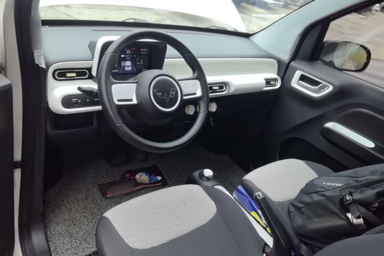 Used Wuling Hongguang MINIEV 2024 Third Generation 120 km Center Console
