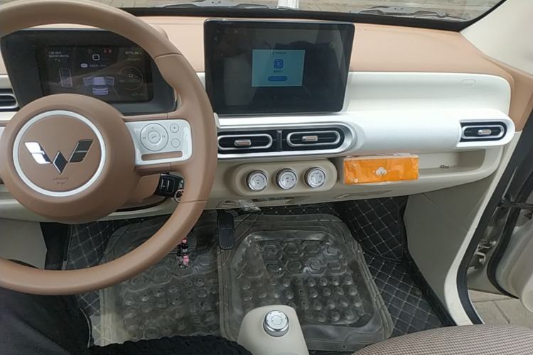 Used Wuling Hongguang MINIEV 2024 3rd Generation 215km Youth Edition Center Console