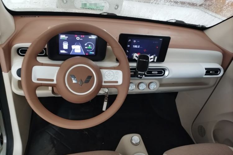Used Wuling Hongguang MINIEV 2024 3rd Generation 215km Youth Edition Center Console