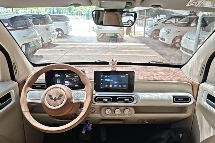 Used Wuling Hongguang MINIEV 2024 3rd Generation 170 km Center Console