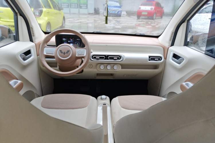 Used Wuling Hongguang MINIEV 2024 3rd Generation 215km Youth Edition Center Console