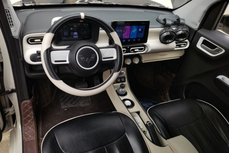 Used Wuling Hongguang MINIEV 2024 3rd Generation 215km Youth Edition Center Console