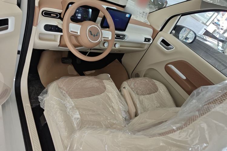 Used Wuling Hongguang MINIEV 2024 3rd Generation 215km Youth Edition Center Console