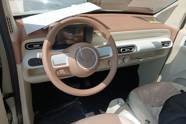 Used Wuling Hongguang MINIEV 2024 3rd Generation 215km Youth Edition Center Console