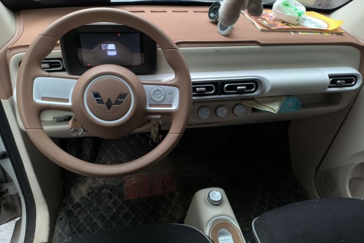 Used Wuling Hongguang MINIEV 2024 3rd Generation 215km Youth Edition Center Console