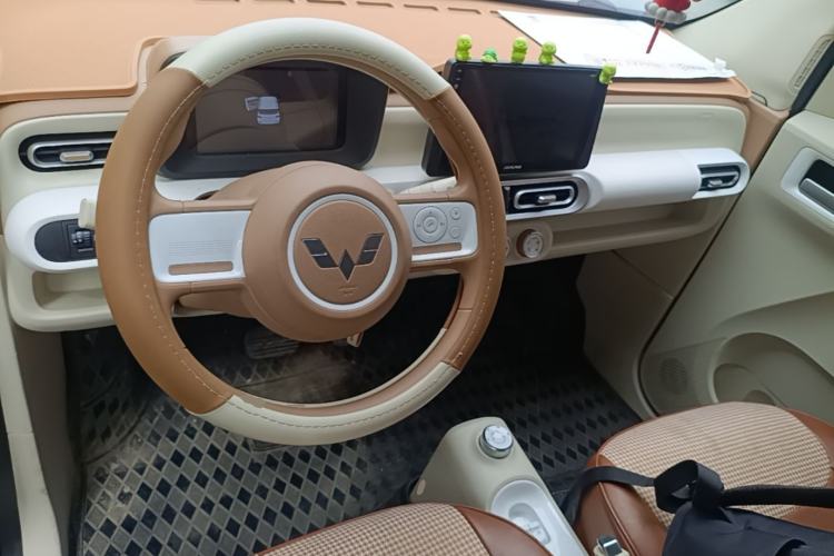 Used Wuling Hongguang MINIEV 2024 3rd Generation 215km Youth Edition Center Console
