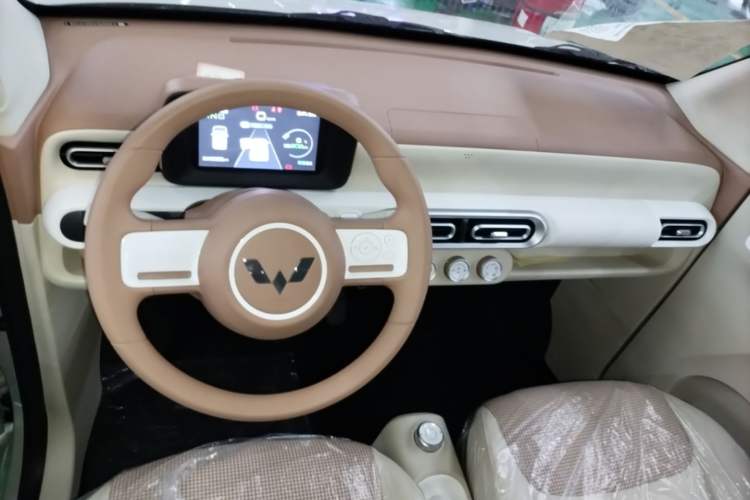 Used Wuling Hongguang MINIEV 2024 3rd Generation 215km Youth Edition Center Console