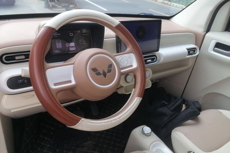 Used Wuling Hongguang MINIEV 2024 3rd Generation 215km Youth Edition Center Console