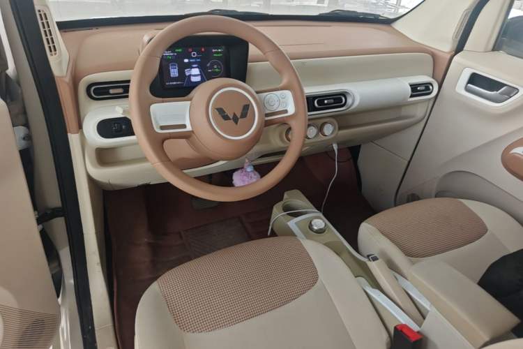 Used Wuling Hongguang MINIEV 2024 3rd Generation 215km Youth Edition Center Console