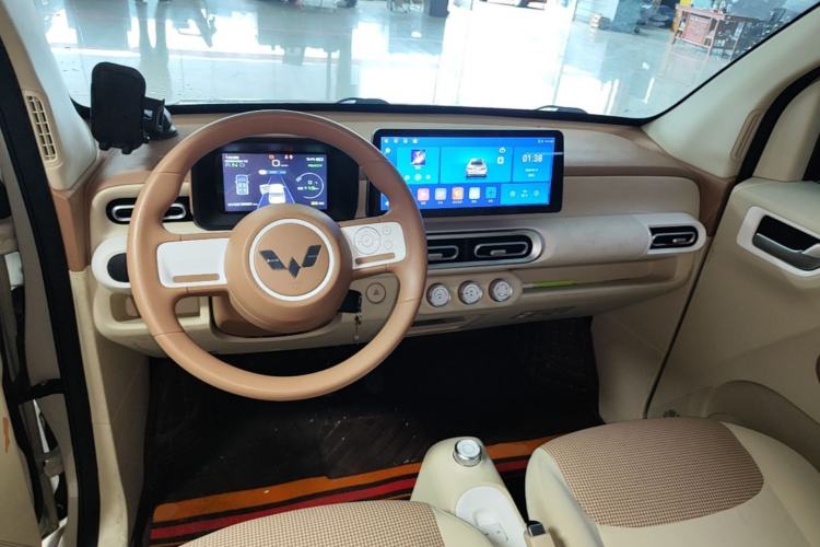 Used Wuling Hongguang MINIEV 2024 3rd Generation 215km Youth Edition Center Console