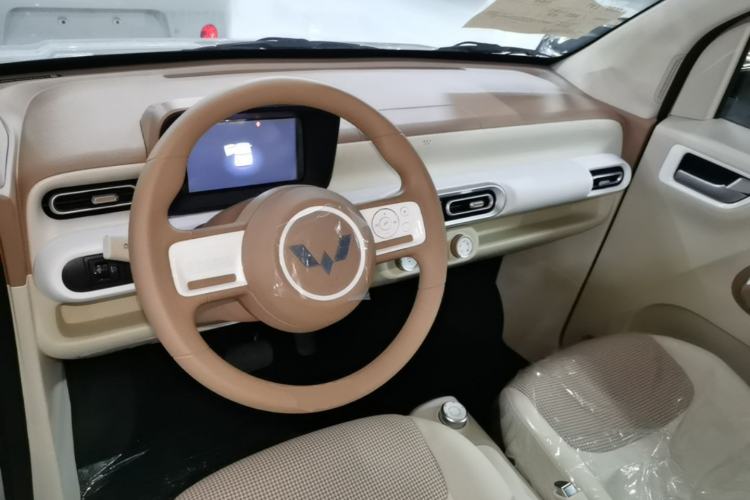 Used Wuling Hongguang MINIEV 2024 3rd Generation 215km Youth Edition Center Console