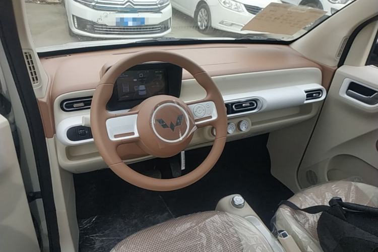 Used Wuling Hongguang MINIEV 2024 3rd Generation 215km Youth Edition Center Console
