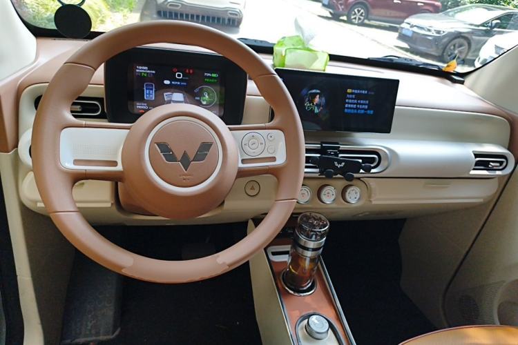 Used Wuling Hongguang MINIEV 2024 3rd Generation 215km Youth Edition Center Console