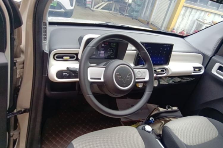 Used Wuling Hongguang MINIEV 2024 3rd Generation 215km Youth Edition Center Console