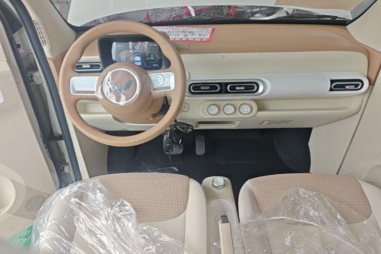 Used Wuling Hongguang MINIEV 2024 3rd Generation 215km Youth Edition Center Console