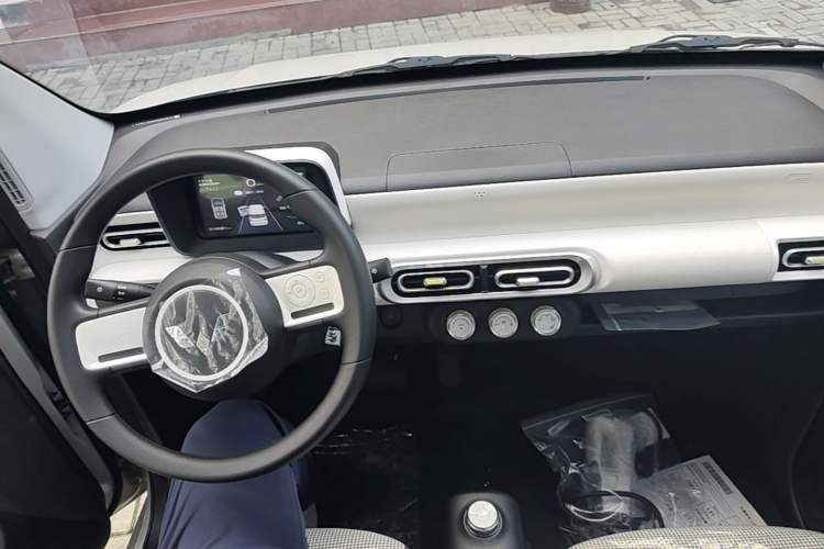 Used Wuling Hongguang MINIEV 2024 3rd Generation 215km Youth Edition Center Console