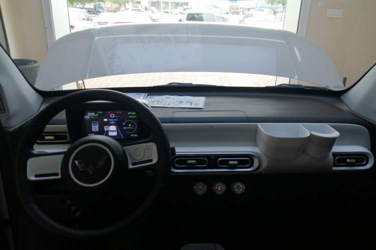Used Wuling Hongguang MINIEV 2024 3rd Generation 215km Youth Edition Center Console