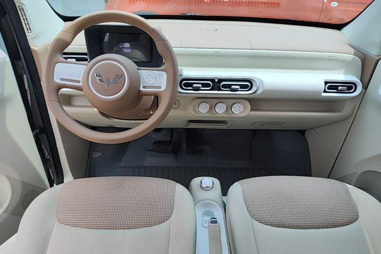 Used Wuling Hongguang MINIEV 2024 3rd Generation 215km Youth Edition Center Console
