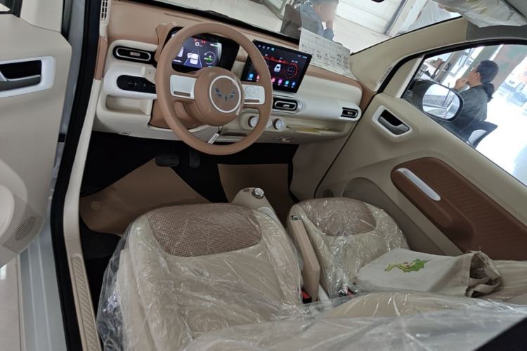 Used Wuling Hongguang MINIEV 2024 3rd Generation 215km Youth Edition Center Console