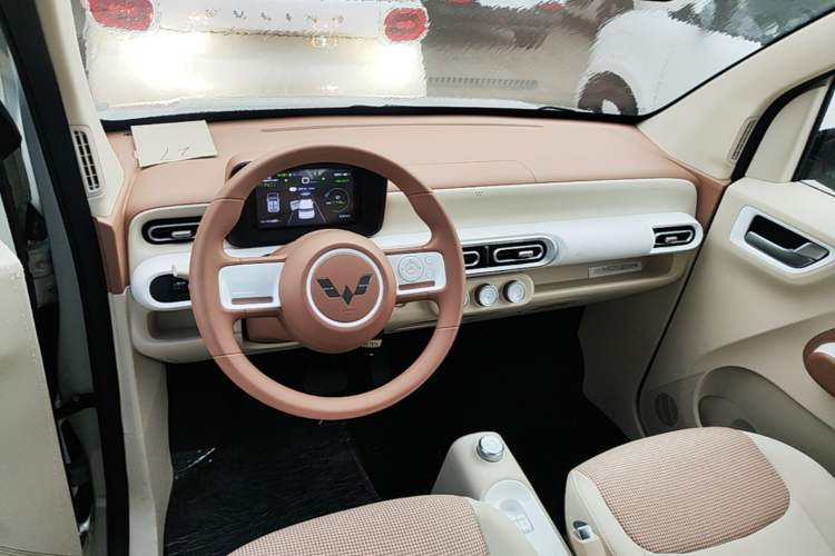 Used Wuling Hongguang MINIEV 2024 3rd Generation 215km Youth Edition Center Console