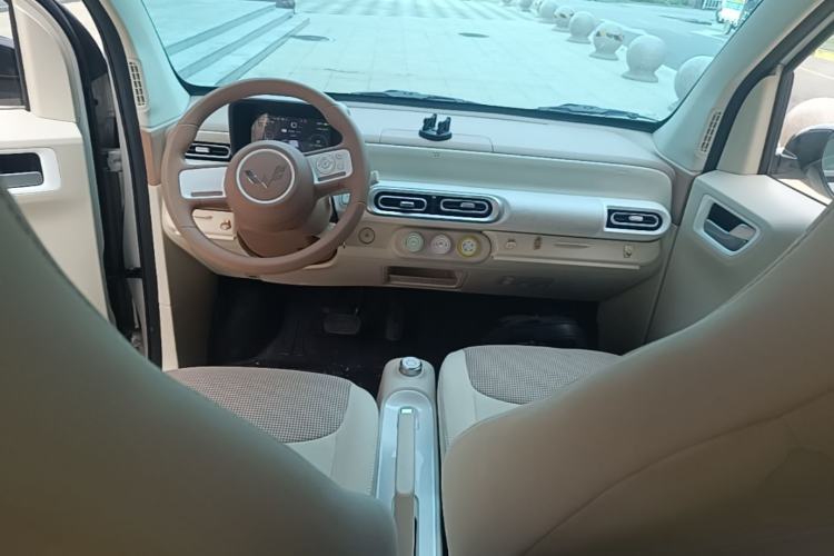 Used Wuling Hongguang MINIEV 2024 3rd Generation 215km Youth Edition Center Console