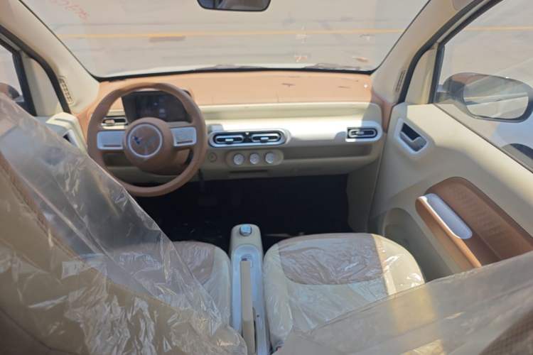 Used Wuling Hongguang MINIEV 2024 3rd Generation 215km Youth Edition Center Console