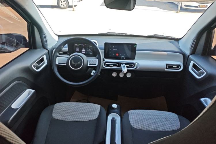 Used Wuling Hongguang MINIEV 2024 3rd Generation 215km Advanced Version Center Console