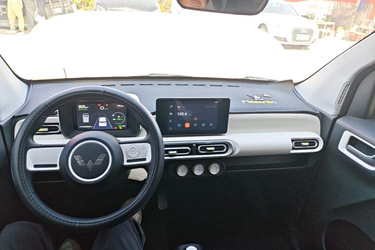 Used Wuling Hongguang MINIEV 2024 3rd Generation 215km Advanced Version Center Console