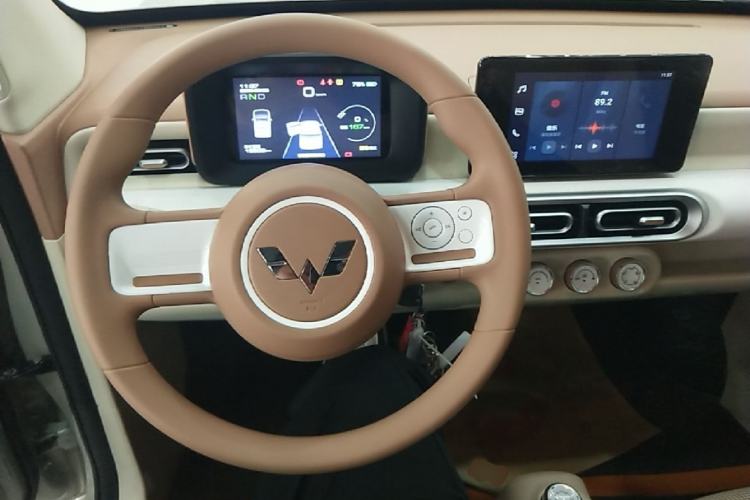 Used Wuling Hongguang MINIEV 2024 3rd Generation 170 km Center Console