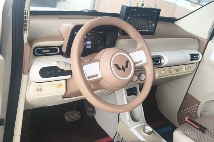 Used Wuling Hongguang MINIEV 2024 3rd Generation 215km Youth Edition Center Console