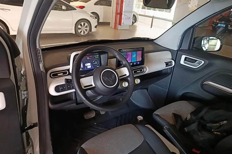 Used Wuling Hongguang MINIEV 2024 3rd Generation 215km Youth Edition Center Console