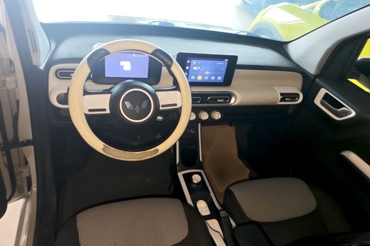 Used Wuling Hongguang MINIEV 2024 3rd Generation 170 km Center Console