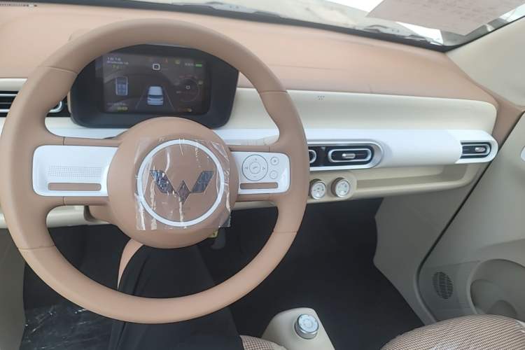 Used Wuling Hongguang MINIEV 2024 3rd Generation 215km Youth Edition Center Console