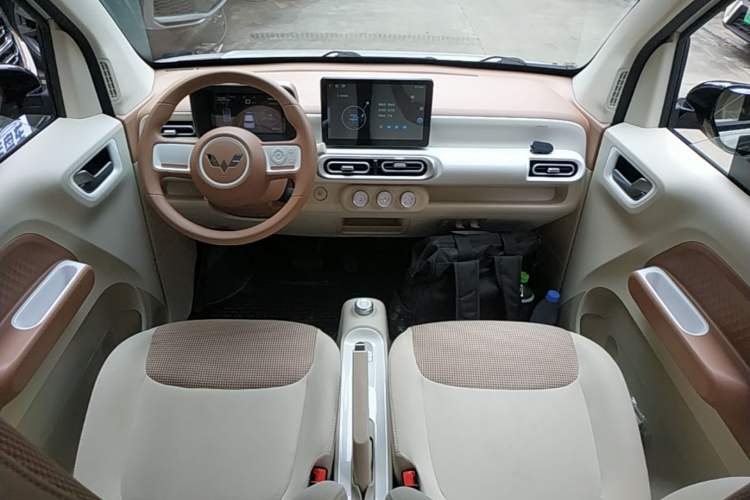 Used Wuling Hongguang MINIEV 2024 3rd Generation 215km Advanced Version Center Console