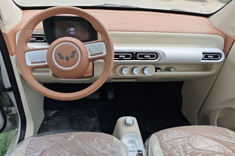 Used Wuling Hongguang MINIEV 2024 3rd Generation 215km Youth Edition Center Console