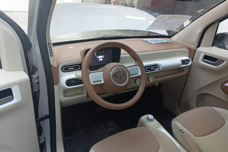 Used Wuling Hongguang MINIEV 2024 3rd Generation 215km Youth Edition Center Console