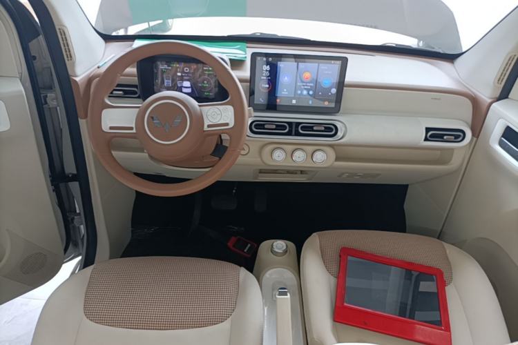 Used Wuling Hongguang MINIEV 2024 3rd Generation 215km Youth Edition Center Console