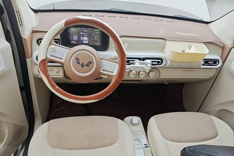 Used Wuling Hongguang MINIEV 2024 3rd Generation 215km Youth Edition Center Console