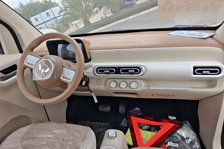 Used Wuling Hongguang MINIEV 2024 3rd Generation 215km Youth Edition Center Console
