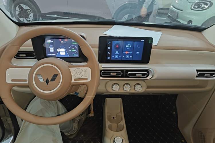 Used Wuling Hongguang MINIEV 2024 3rd Generation 215km Advanced Version Center Console