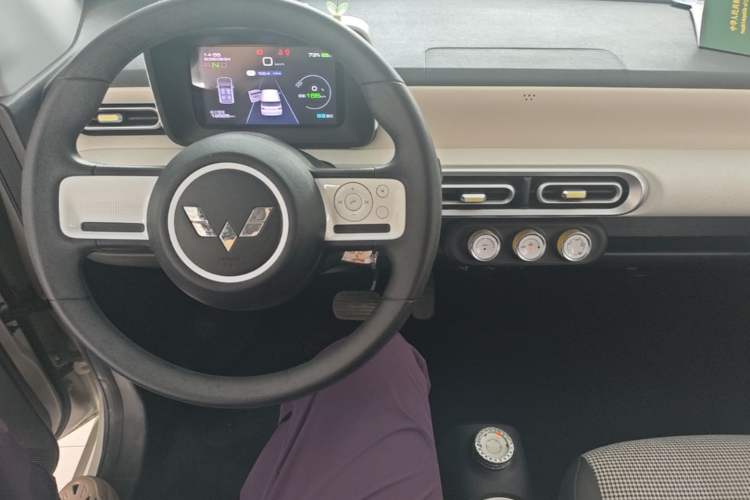 Used Wuling Hongguang MINIEV 2024 3rd Generation 215km Youth Edition Center Console