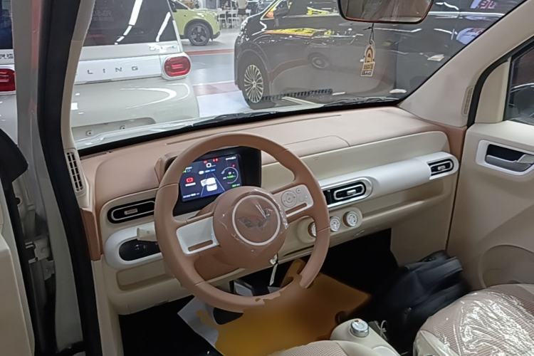 Used Wuling Hongguang MINIEV 2024 3rd Generation 215km Youth Edition Center Console