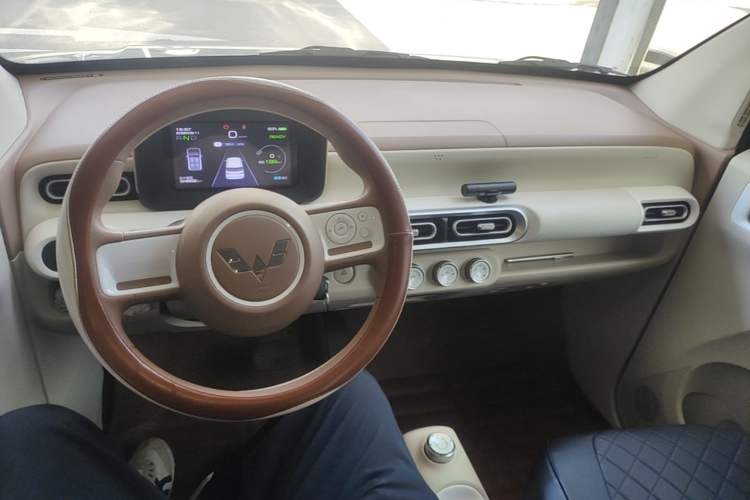 Used Wuling Hongguang MINIEV 2024 3rd Generation 215km Youth Edition Center Console