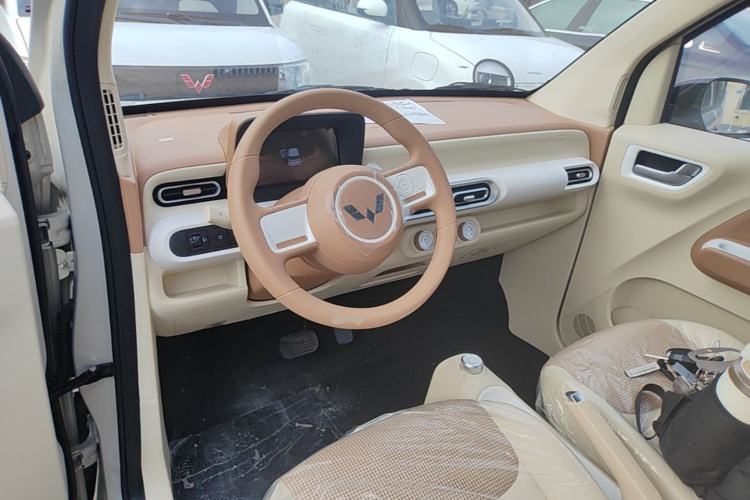 Used Wuling Hongguang MINIEV 2024 3rd Generation 215km Youth Edition Center Console