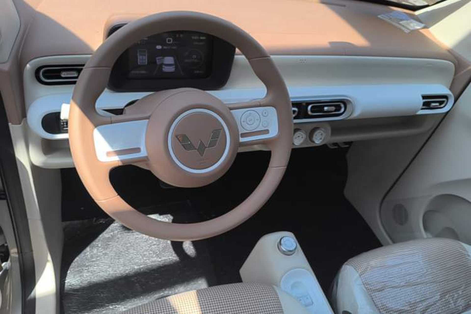 Used Wuling Hongguang MINIEV 2024 3rd Generation 215km Youth Edition Center Console